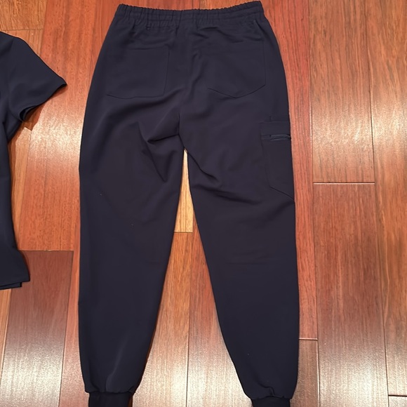 Ladies size XS Navy Scrub jogger set - Picture 8 of 13